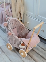 wózek wiklinowy dla lalek różowy z pościelą