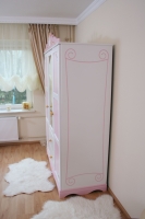 Szafa 3 drzwiowa różowo-biała karoca